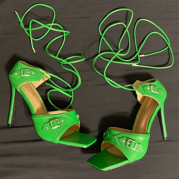 Super cute y2k strappy lace up open toed heels.💚 - Picture 5 of 11